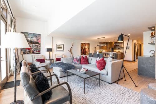 Contempo On Main - Image 1