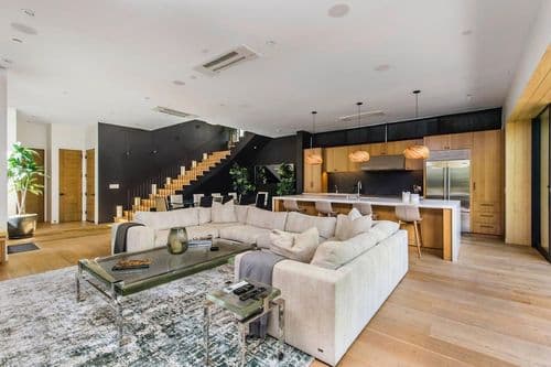 Bella Villa - Image 1