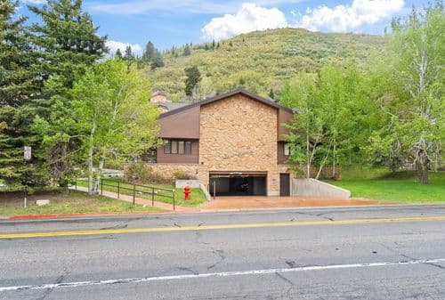 Summit Solace Chalet - Image 17