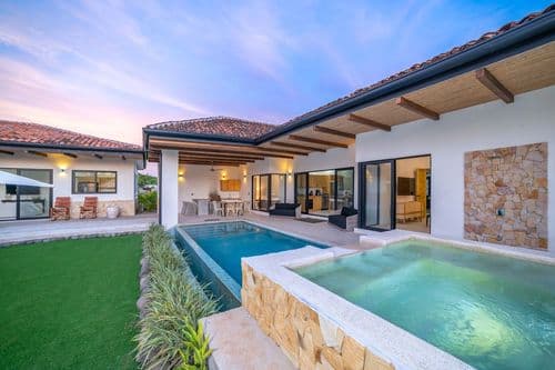 Casa Blanca - Image 1