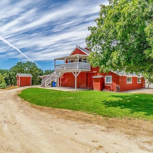 Red Barn Home - Image 1