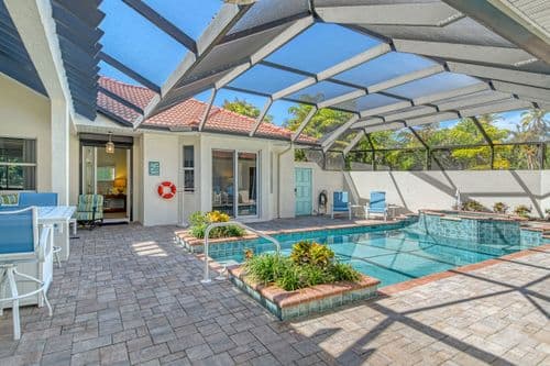 Sunburst Courtyard - Image 2