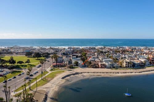 Surf and Bay A Home - Image 21