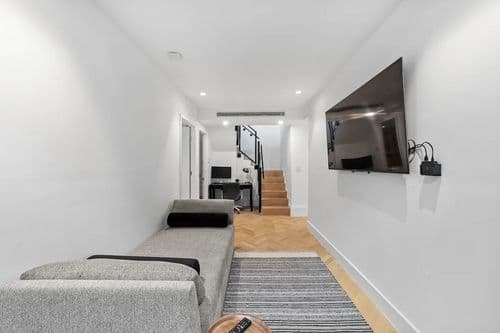 Clinton Home - Image 38