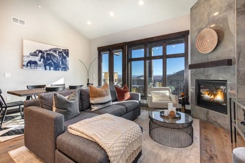 Blackstone Condo #3L - Image 1