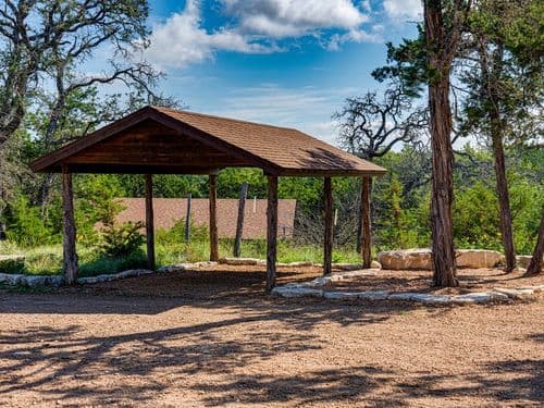 Cedar Bliss Texas Cabin - Image 23