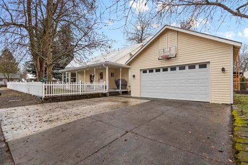 Cottage On The Corner - Image 26
