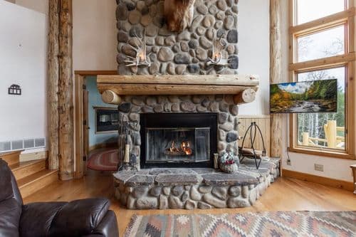 Pine Tree Lodge - Image 2