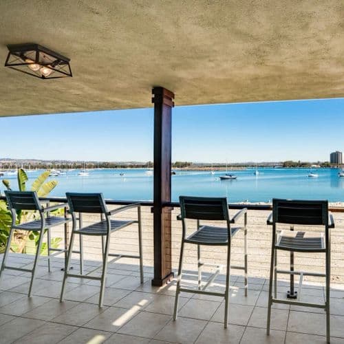 Bayside Beauty Home - Image 1