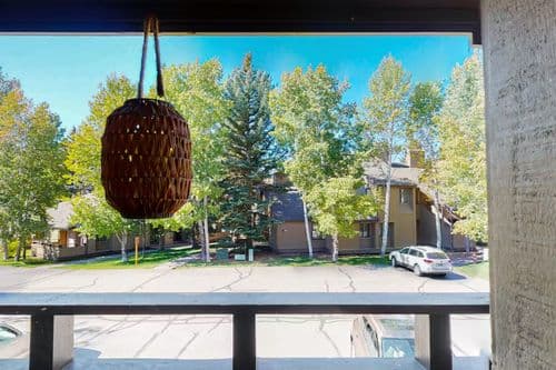 Modern Alpine Getaway - Image 15