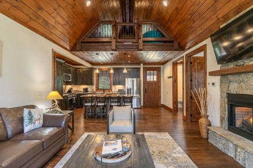 Blue Creek Cabin - Image 2