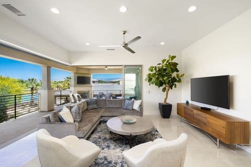 Stay Savvy in Palm Desert - Image 1