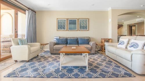 Palms Residence - Image 2