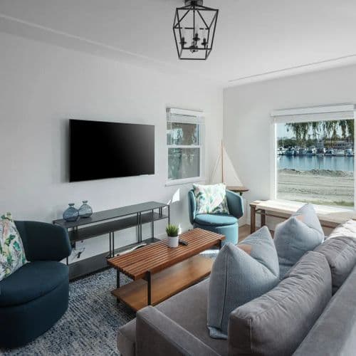 Bayside Home - Image 1