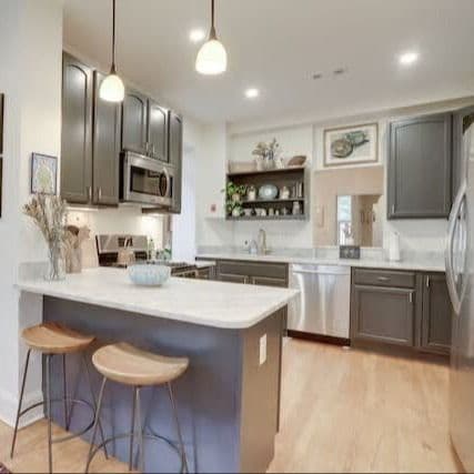 Capitol Comfort - Image 1