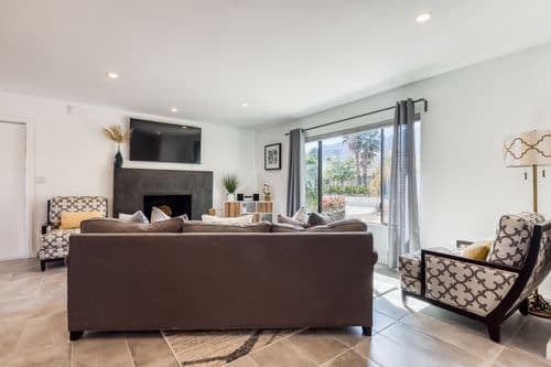 Peaceful Palms Home - Image 2