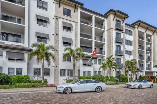 Naples Square Paradise - Image 29
