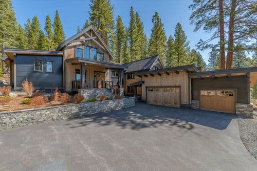 Lavish Cabin at Gray's Crossing - Image 1
