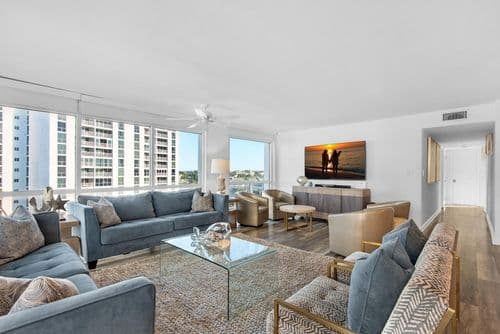 Shoreline Towers #1066 - Image 1