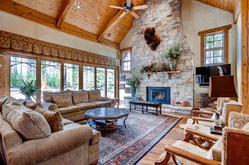 Hatari Lodge - Image 1
