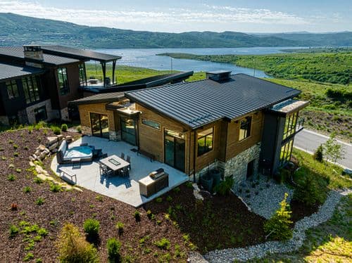 Lake & Ski Retreat - Image 1