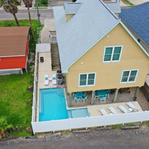 Moxy's Beach House - Image 1