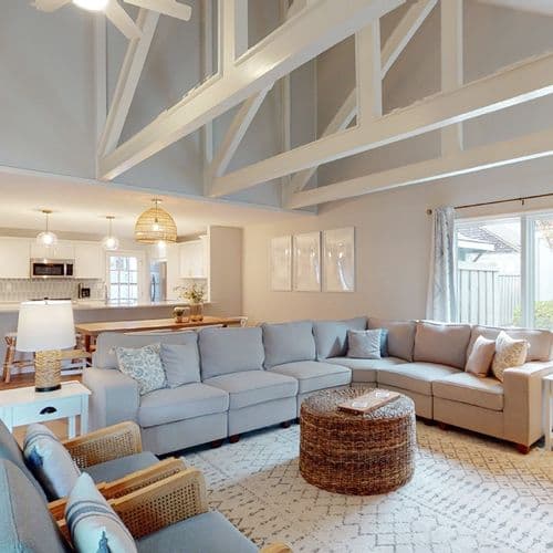 Queens Gant Home - Image 1