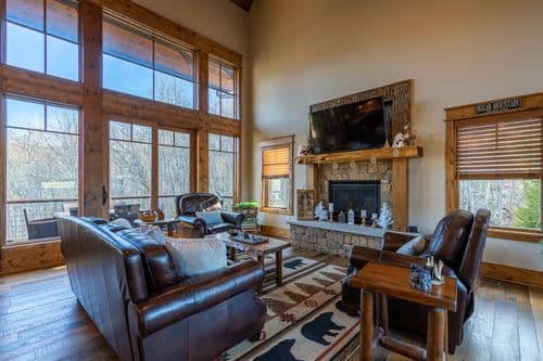 Little Cubs Cabin - Image 2