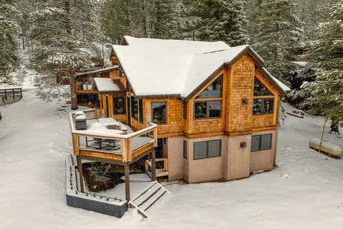 Stunning Mountain Gem - Image 1