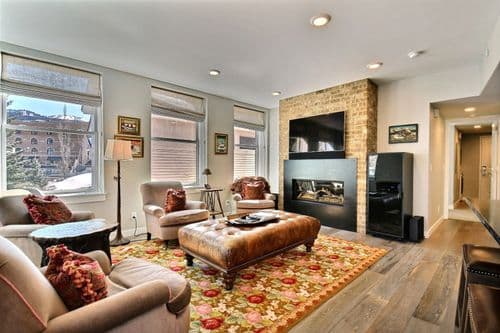 Rustic Star Home - Image 2