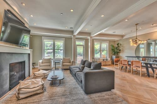 Imperial Penthouse on Main - Image 1