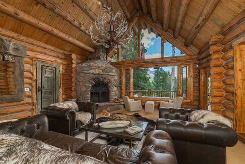 Slopeside Mountain Lodge - Image 1