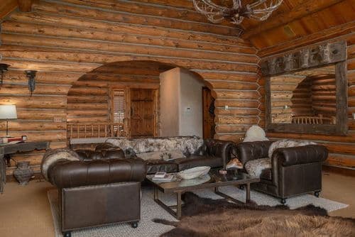 Slopeside Mountain Lodge - Image 2