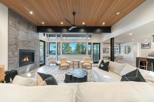 Aerial Grace Lakeside Retreat - Image 2