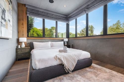 Beverly Glen Hillside Haven - Image 2