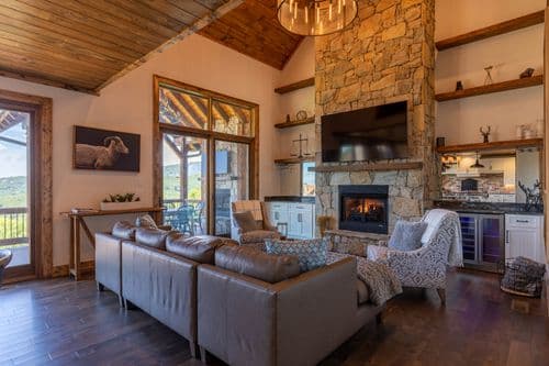 Breezeway Lodge - Image 2