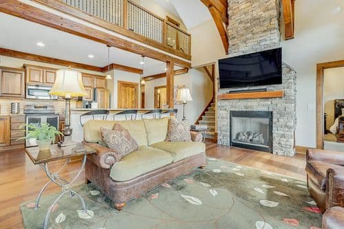 Red Tail Home - Image 2