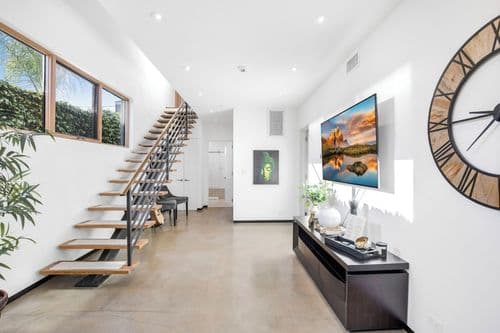 Cedar Loft Villa - Image 2