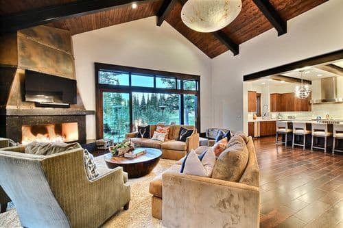 Chic Colony - Image 2
