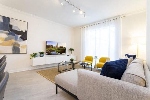 Marvel-spacious Chic Modern Home - Image 1
