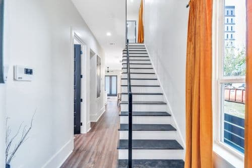 Modern Mid-City Maison - Image 2