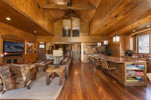 Lumber Jack Lodge - Image 2