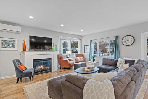Cottage On The Corner - Image 1