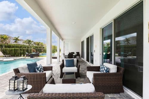 The Vibrant Airy Villa - Image 40