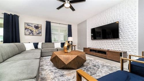 Lakeview Villa #333 - Image 2