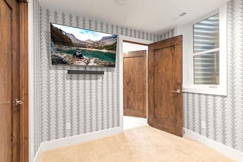 Empire Haus - Image 2
