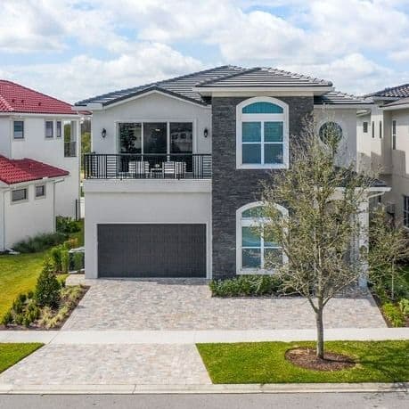 The Stunning Bear's Den Estate - Image 2