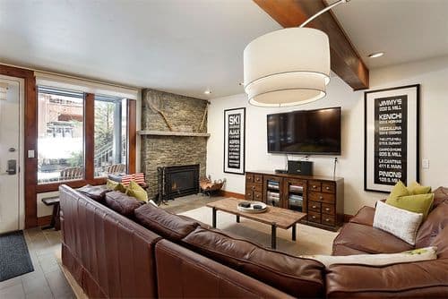 Fifth Avenue Residence #8 - Image 1