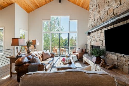 Estate at Gallivan Loop - Image 1