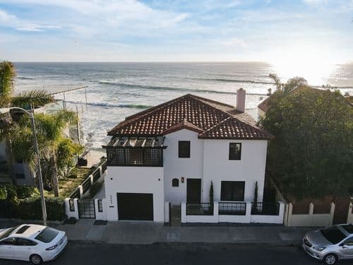 Dolphin Bluff - Image 1